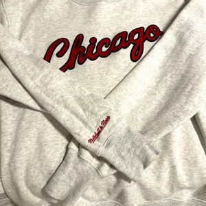 Mitchell and Ness men’s crew neck sweatshirt size medium. Original price 100$